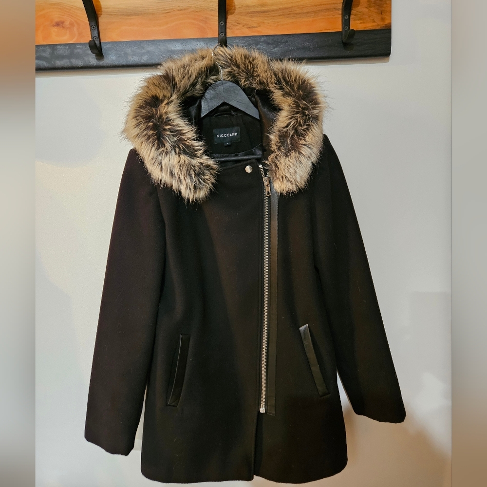 Niccolini Short Fall/Winter Coat with Removeable Faux Fur Collar